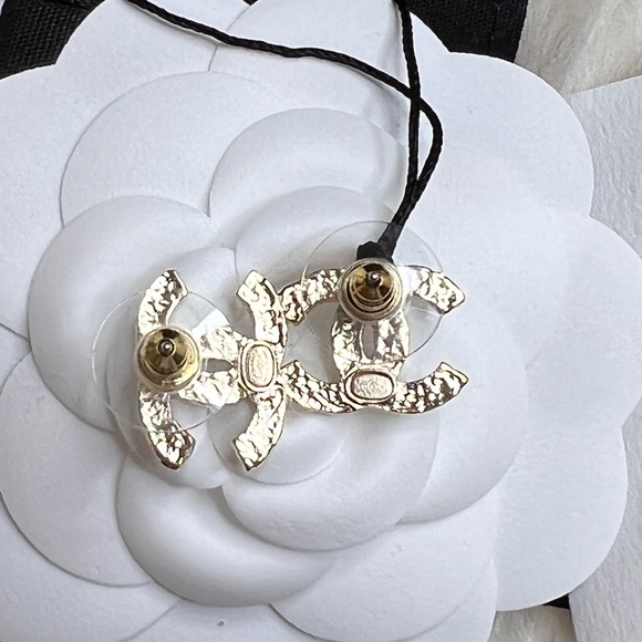 NEW Chanel Multicolors Pearls and Crystals Stud Earrings Light Gold Hardware - Picture 6 of 8